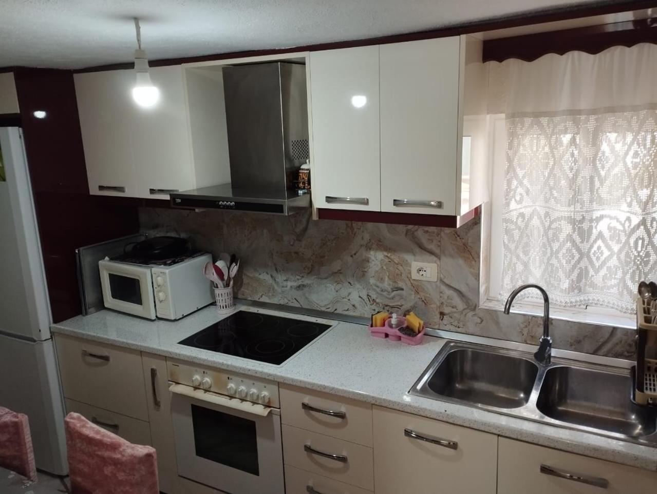 Rondo Guesthouse Gjirokastër Esterno foto