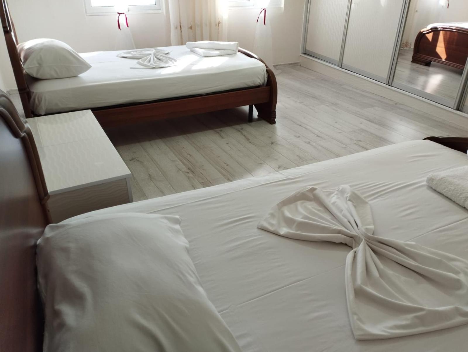Rondo Guesthouse Gjirokastër Esterno foto