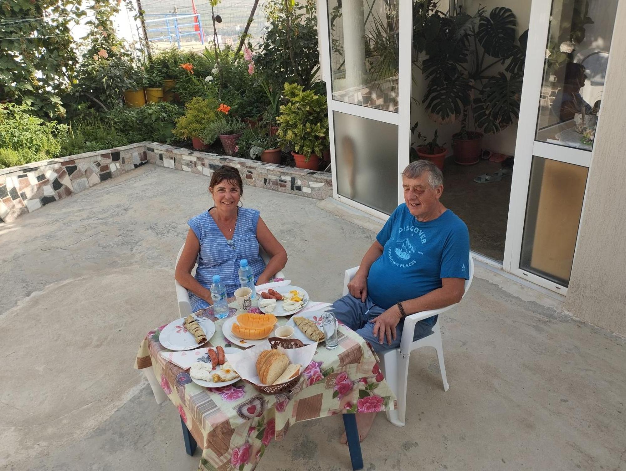 Rondo Guesthouse Gjirokastër Esterno foto